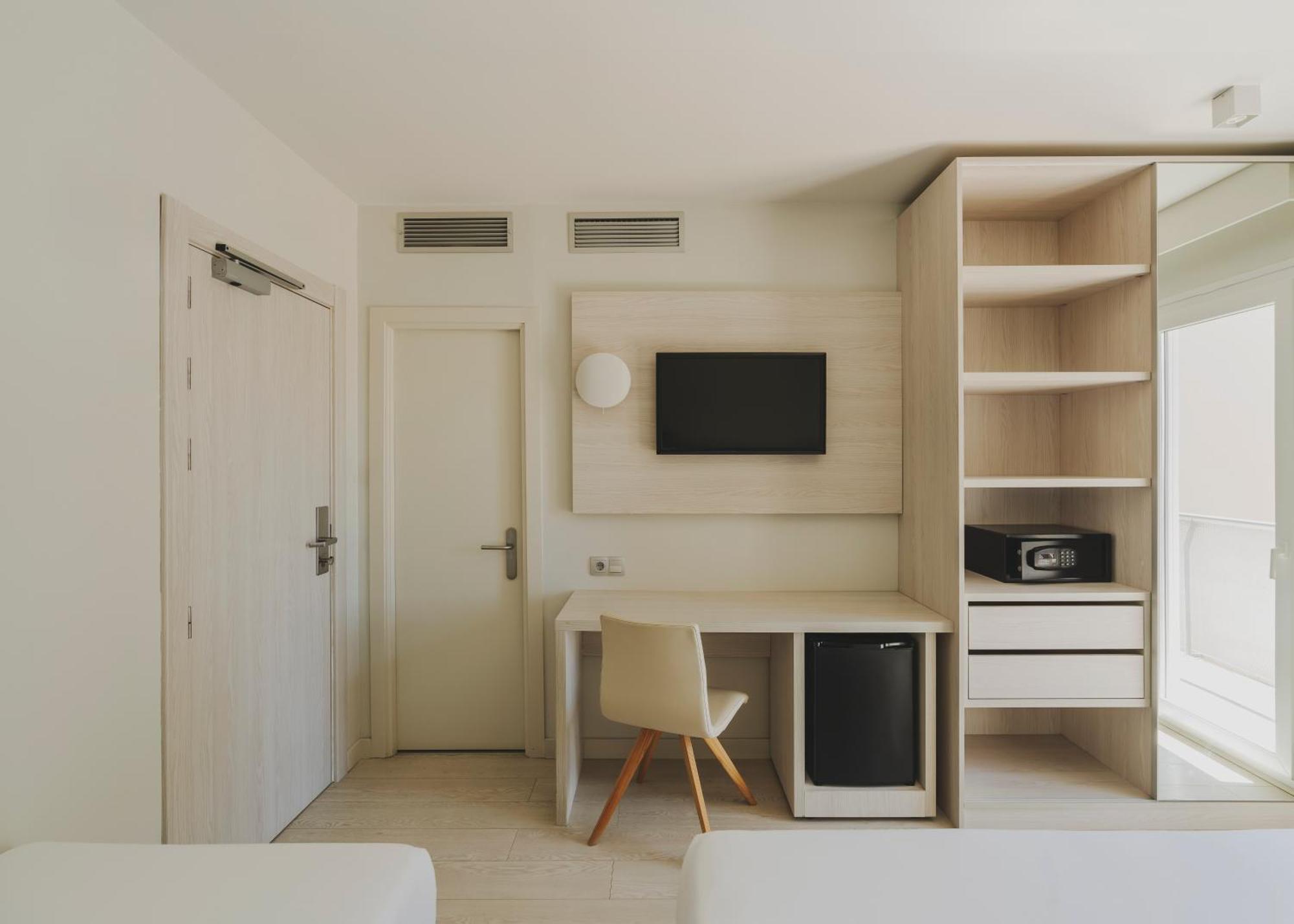 Hotel Mediterraneo 罗萨斯 外观 照片