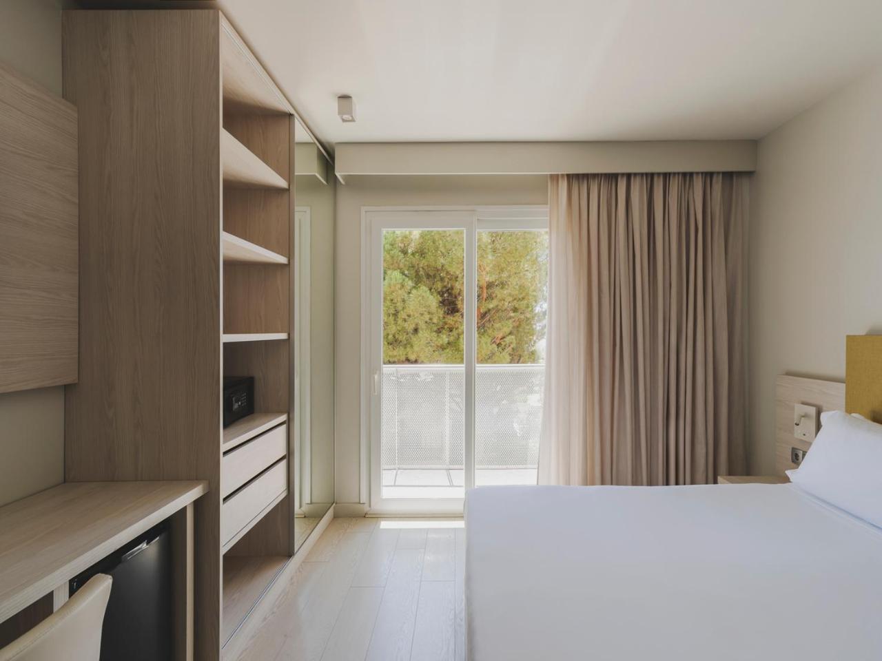 Hotel Mediterraneo 罗萨斯 外观 照片