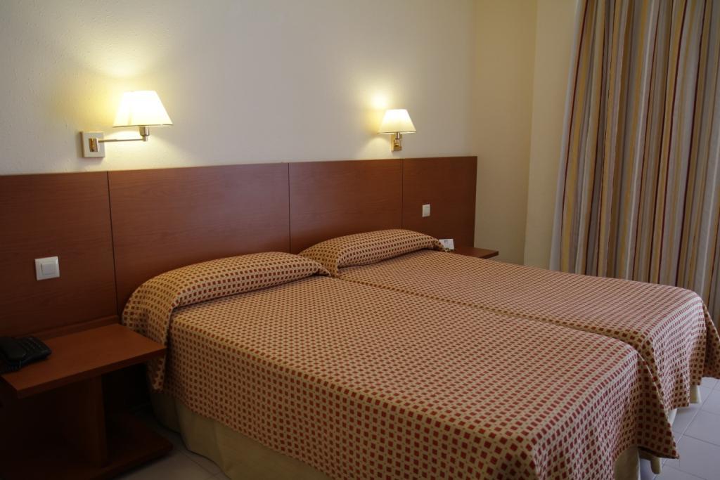 Hotel Mediterraneo 罗萨斯 外观 照片